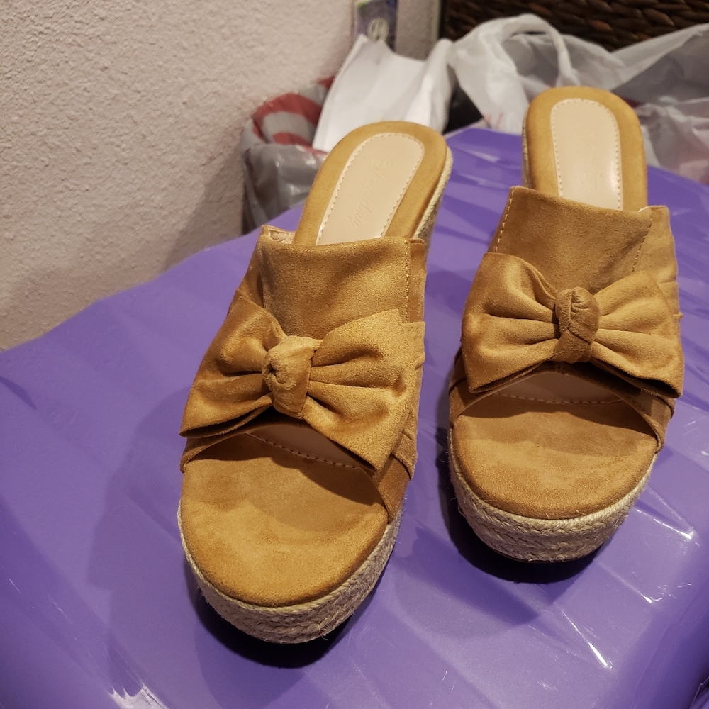 Women's Tan Bow Slip-On Sandals
